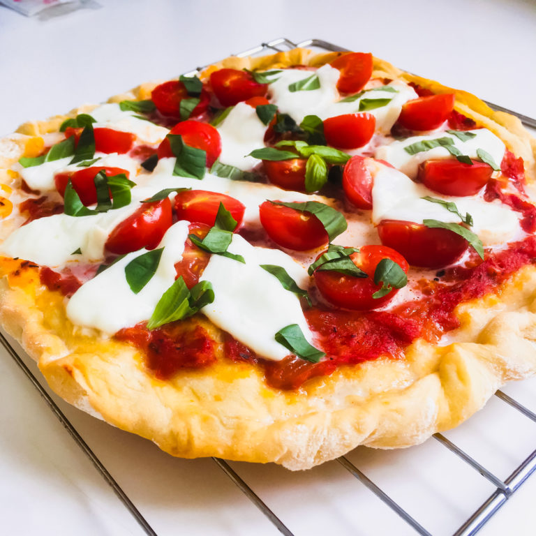 Camille Diététicienne Plat Pizza tomates cerises, mozzarella et basilic